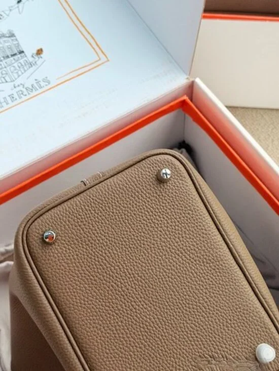 Luxury Grained Leather Bucket Bag Deep Burgundy w/ Gold Hardware - Picture 3 of 9